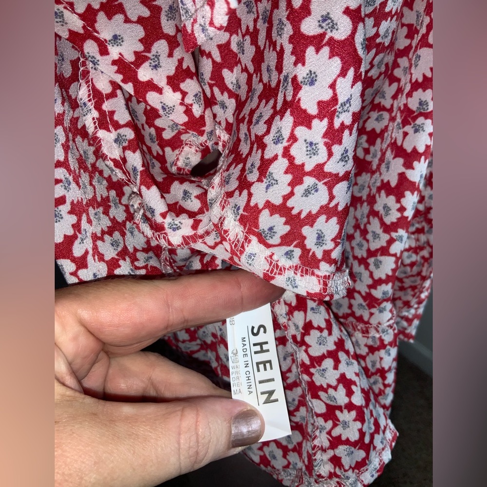 Shein 2xl Red&Wht Flower Top - Picture 7 of 9